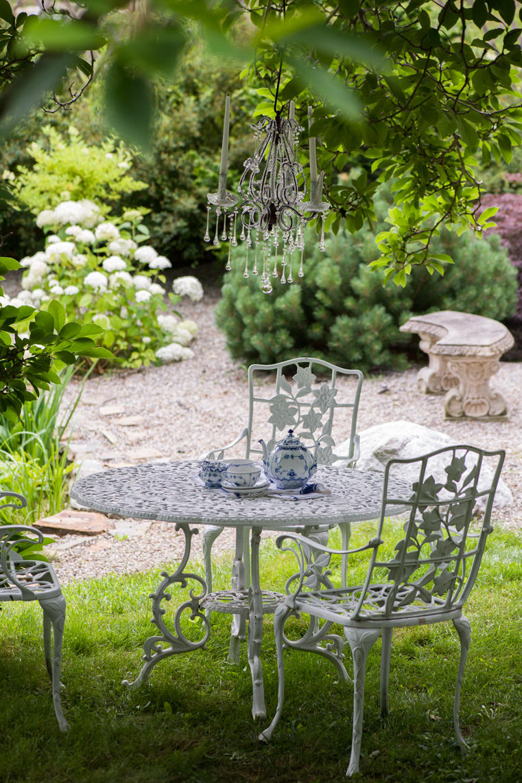 stonehouse farm garden table